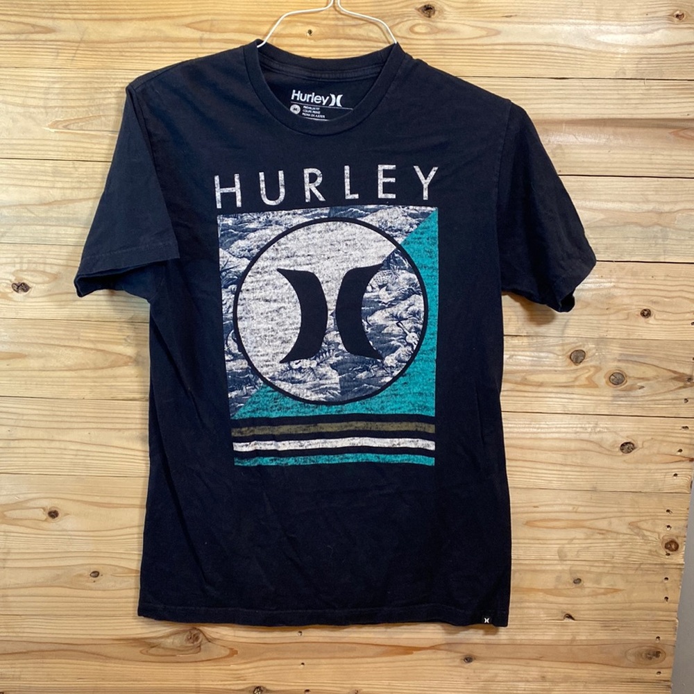 Mens Hurley shirt. Buckle. Surfing. Size medium shirt sleeve tee